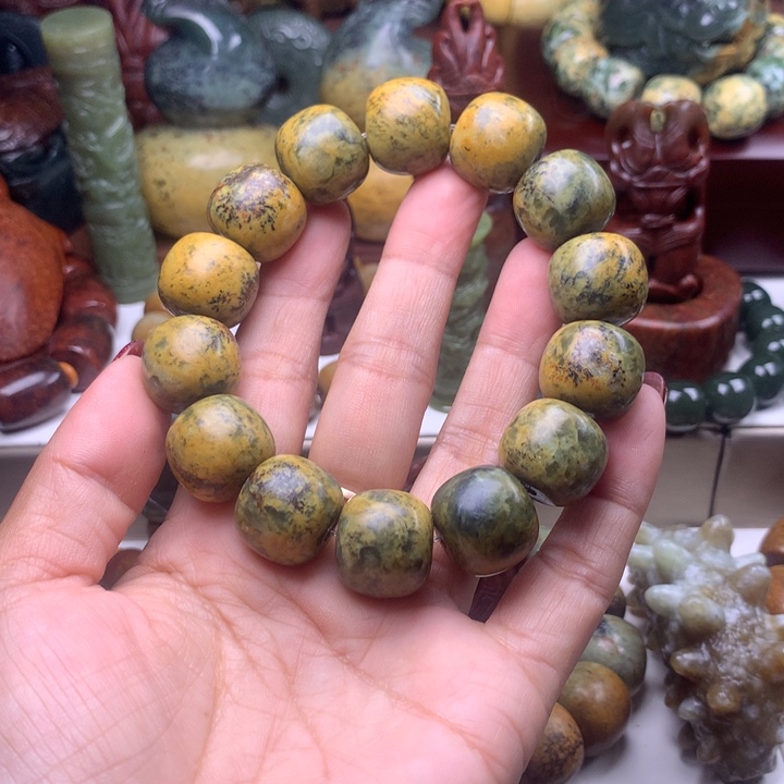 岫岩河磨玉（透闪石质玉）手链未镶嵌纪**卸