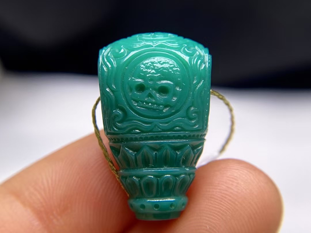 原矿高瓷三通，瓷釉级尺寸14x12.5x23.4mm，重5.6克（069）