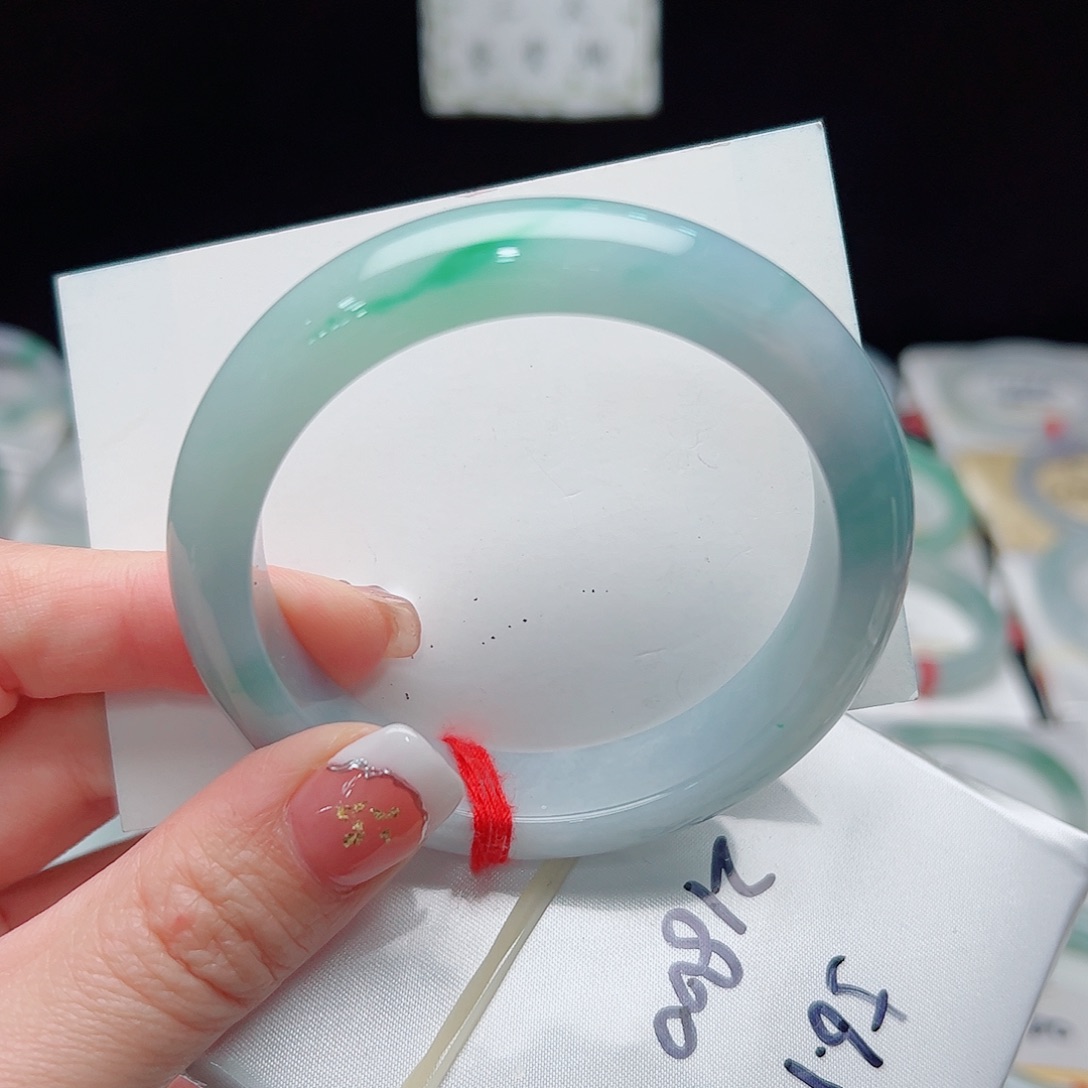 翡翠手镯未镶嵌天然