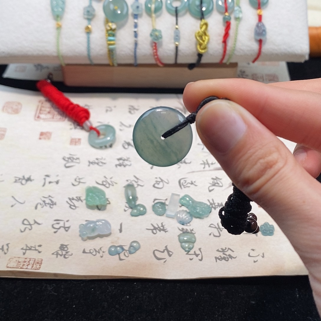 翡翠颈饰未镶嵌米*花天然翡翠