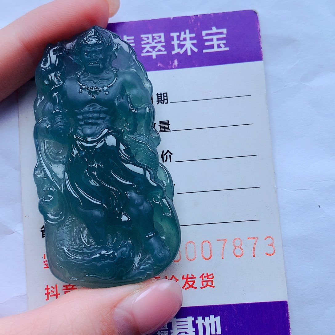 翡翠颈饰未镶嵌尘*心