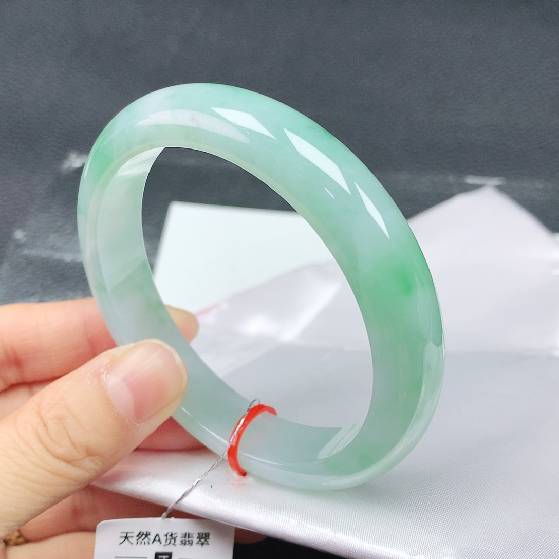 翡翠手镯未镶嵌58圈