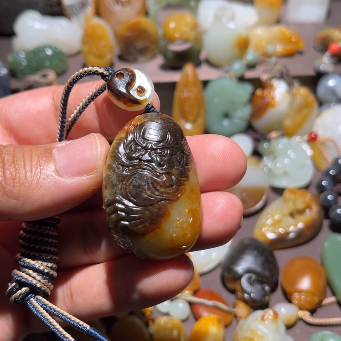 君***玉和田玉未镶嵌颈饰