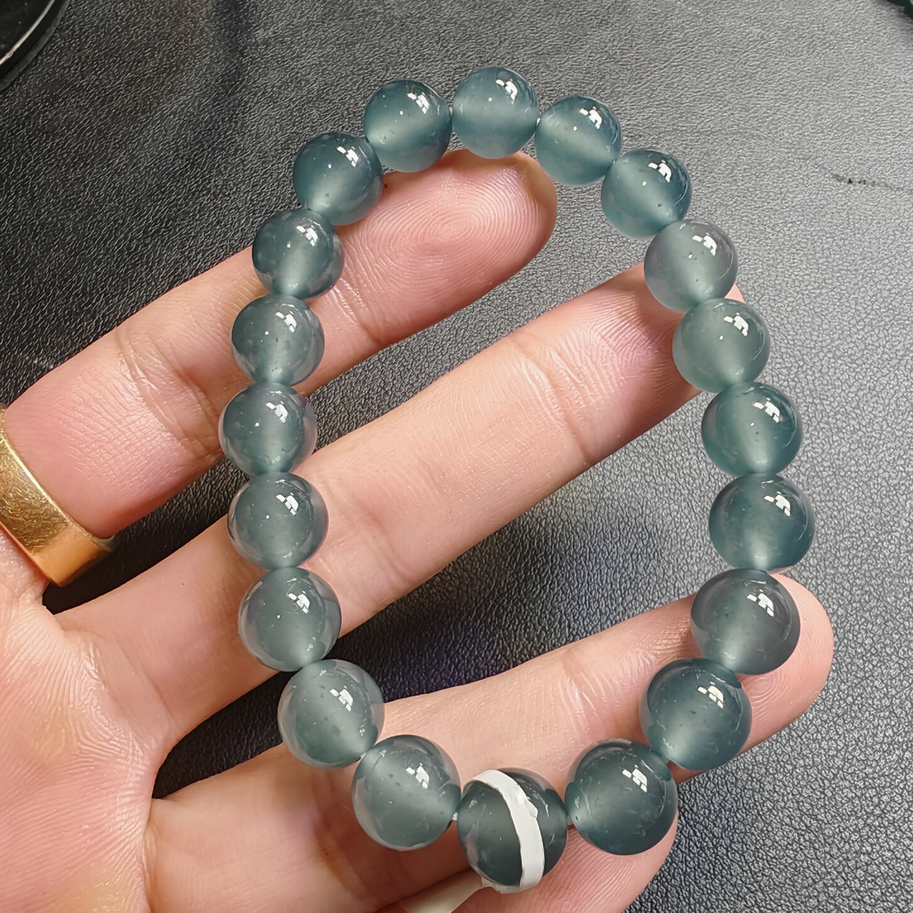 天然a货翡翠卡10mm高冰蓝钢手串