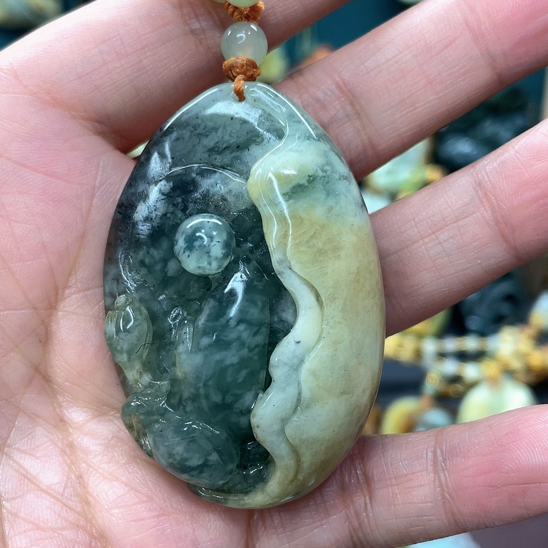 蛇纹石玉颈饰未镶嵌