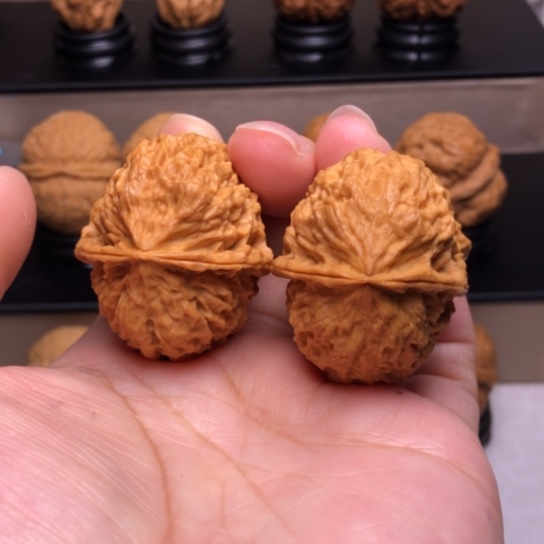 文玩核桃把件珊瑚石14