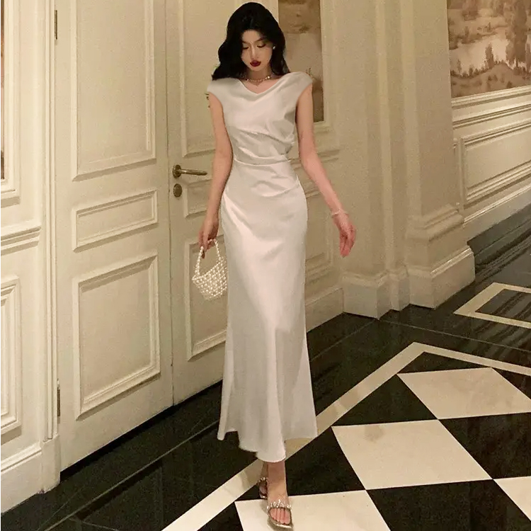 【艾米老板娘】2025秋季法式斜肩白色连衣裙女小众鱼尾长裙D3238