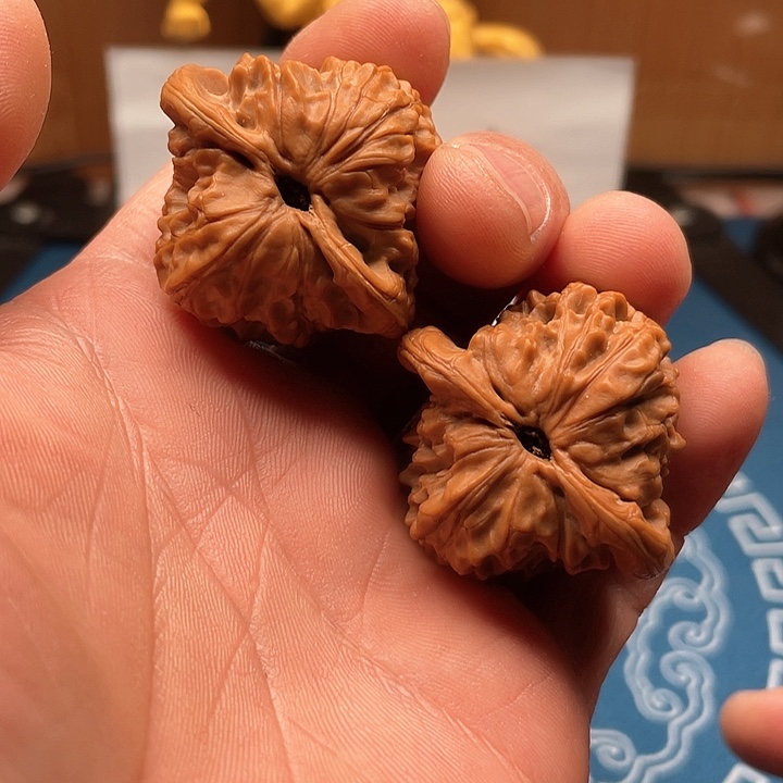 文玩核桃吊坠白蛇谷