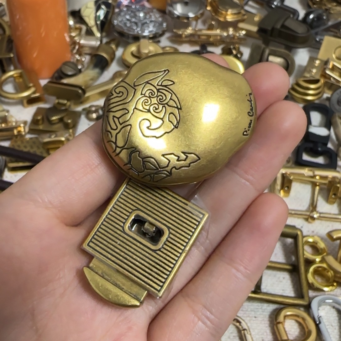 古铜色包锁15元2个.