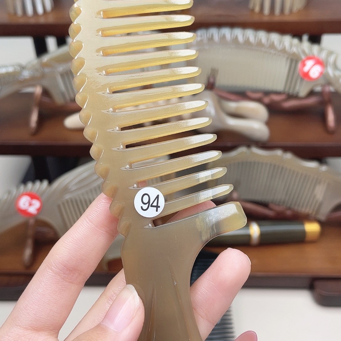 纯手工制作的牛角梳94