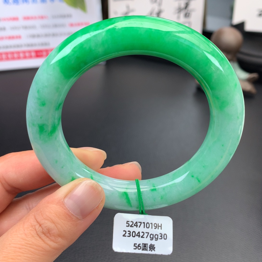 翡翠未镶嵌手镯种老肉细辣阳绿无纹裂【强推】