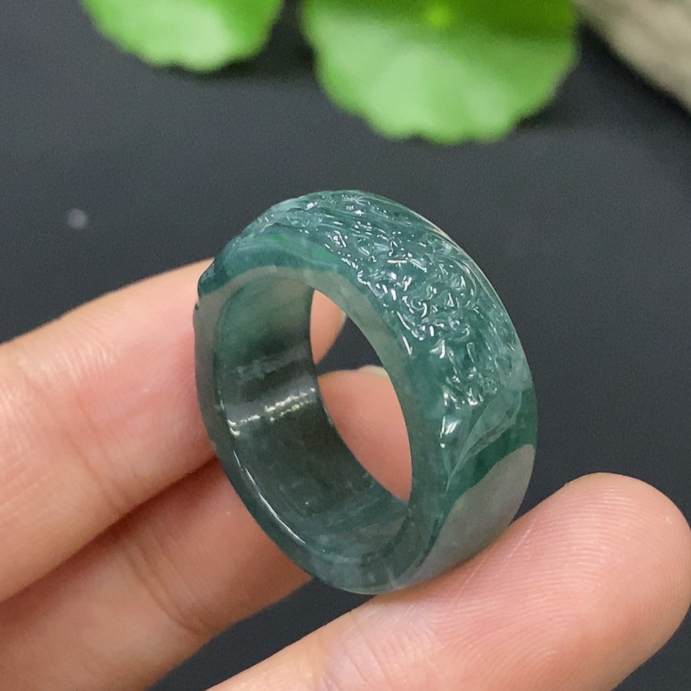 翡翠戒指 总重约7.19g 圈口20