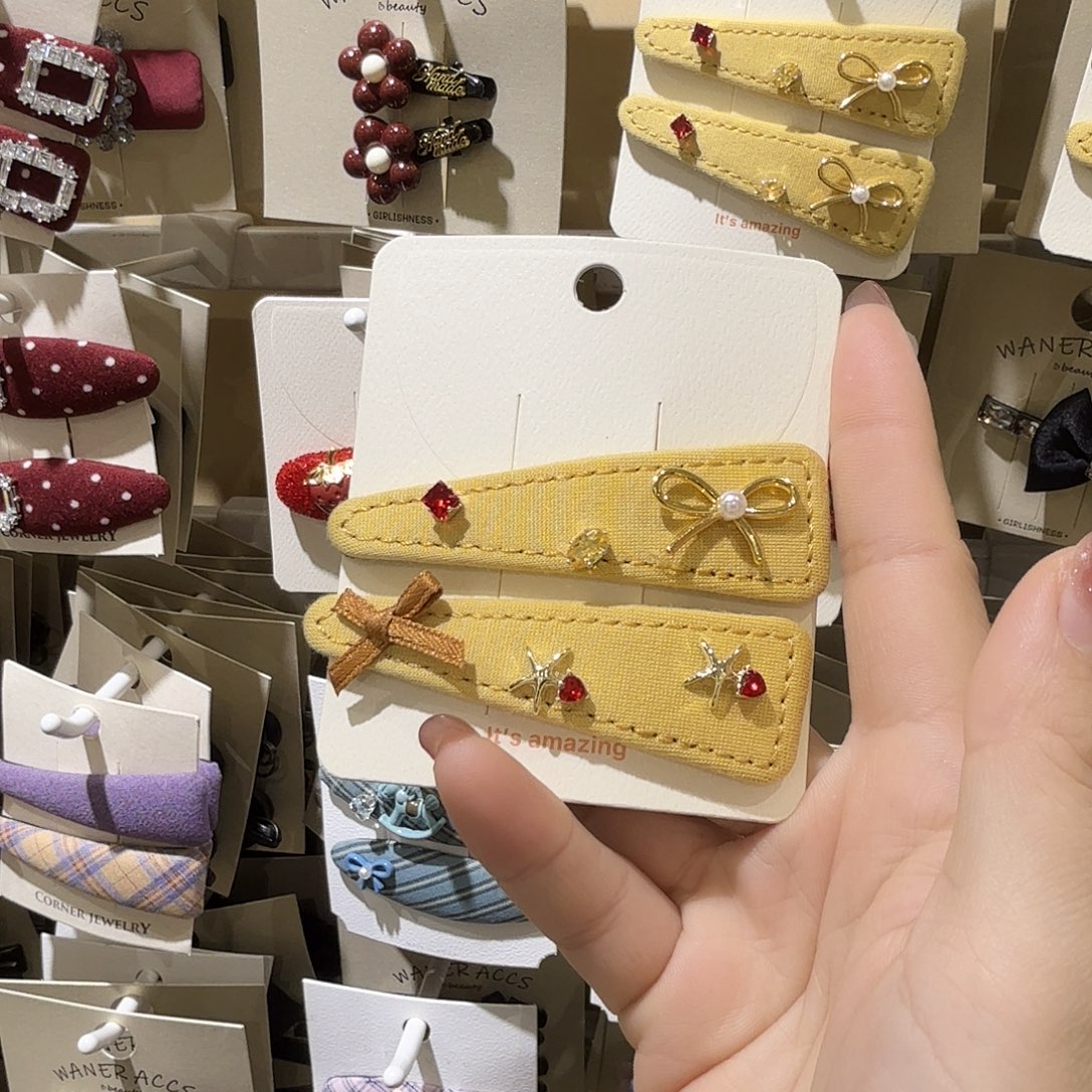 布艺非金属黄色蝴蝶结