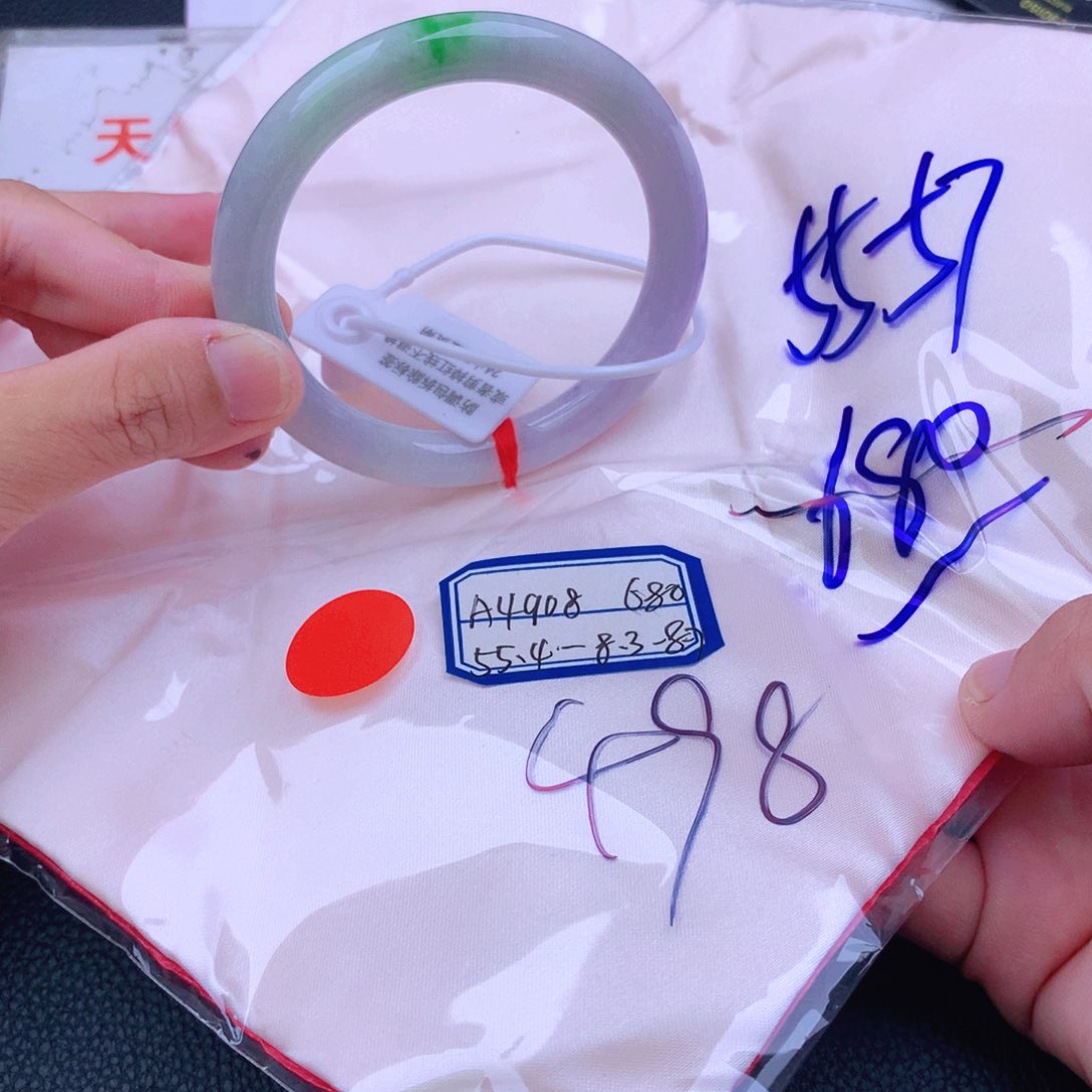 翡翠手镯未镶嵌我