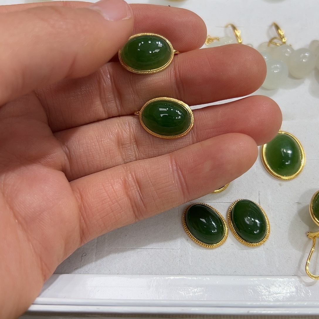 和田玉耳钩银S925镶嵌哈*