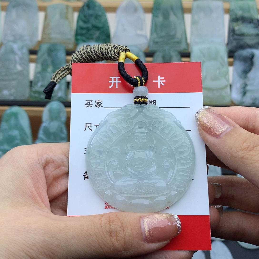 翡翠未镶嵌颈饰大日如来