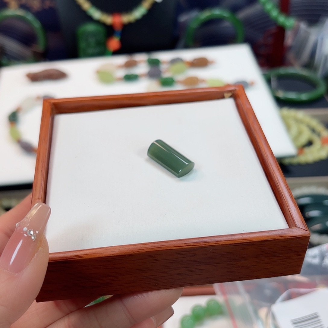 和田玉未镶嵌吊坠