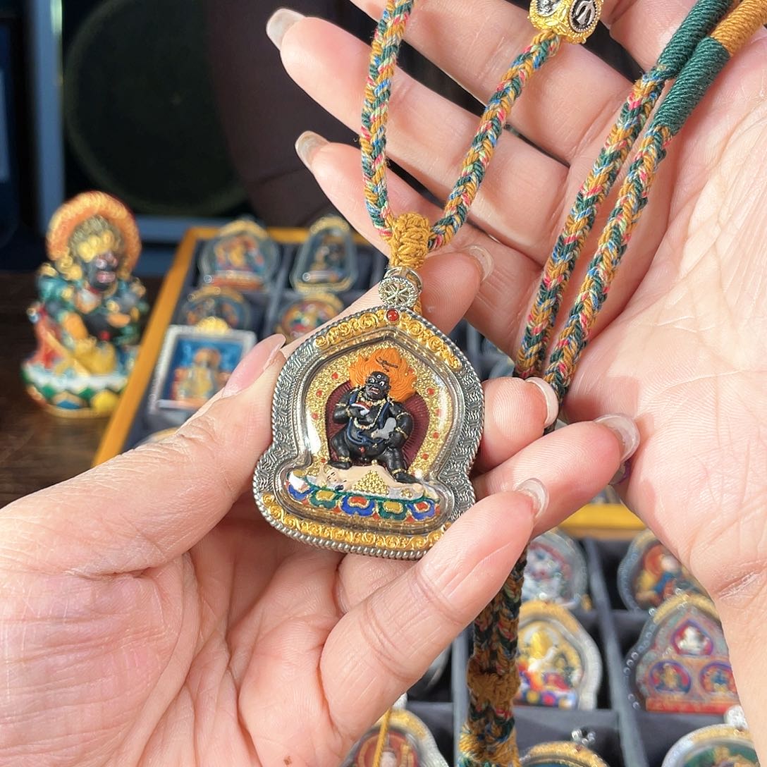 泥塑手绘黑财擦擦吊坠藏银外壳有绳