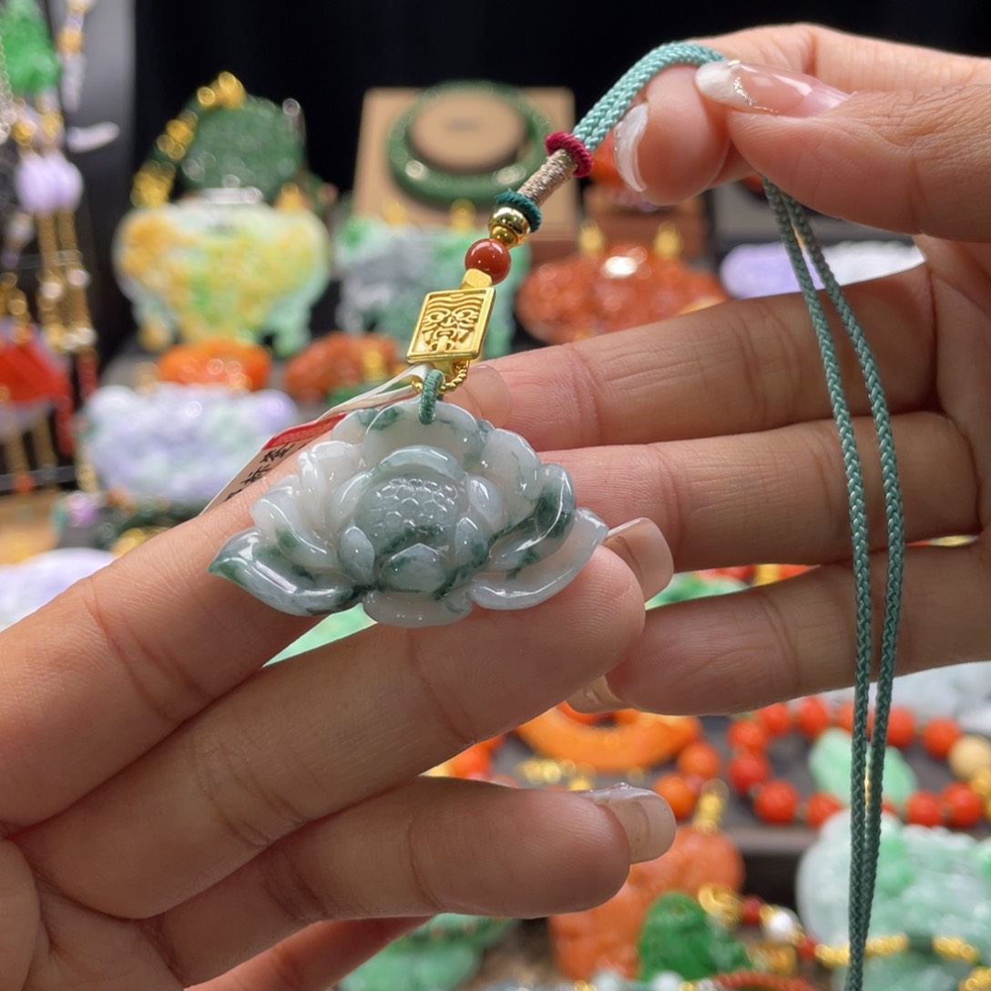 翡翠颈饰未镶嵌代编织