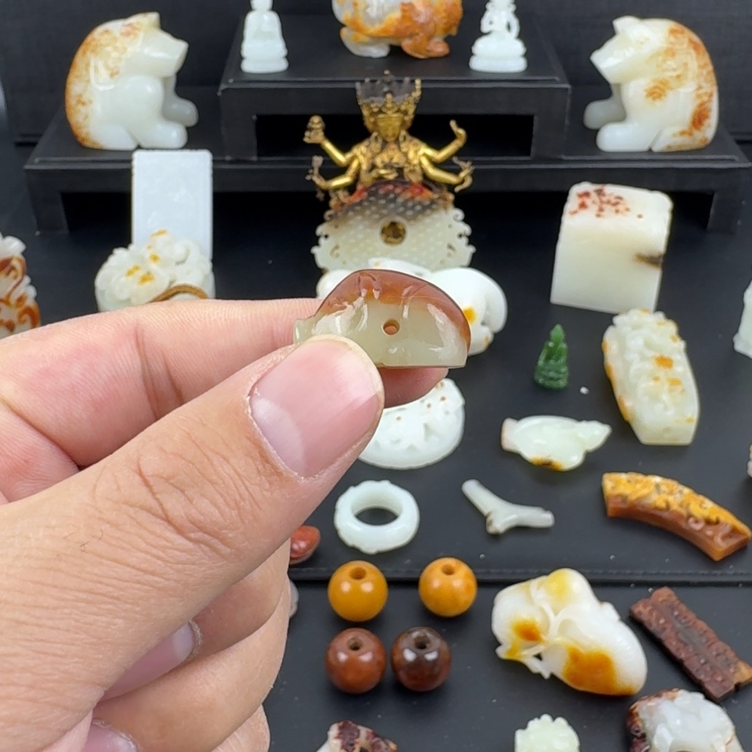 和田玉（糖玉）颈饰未镶嵌秋**安