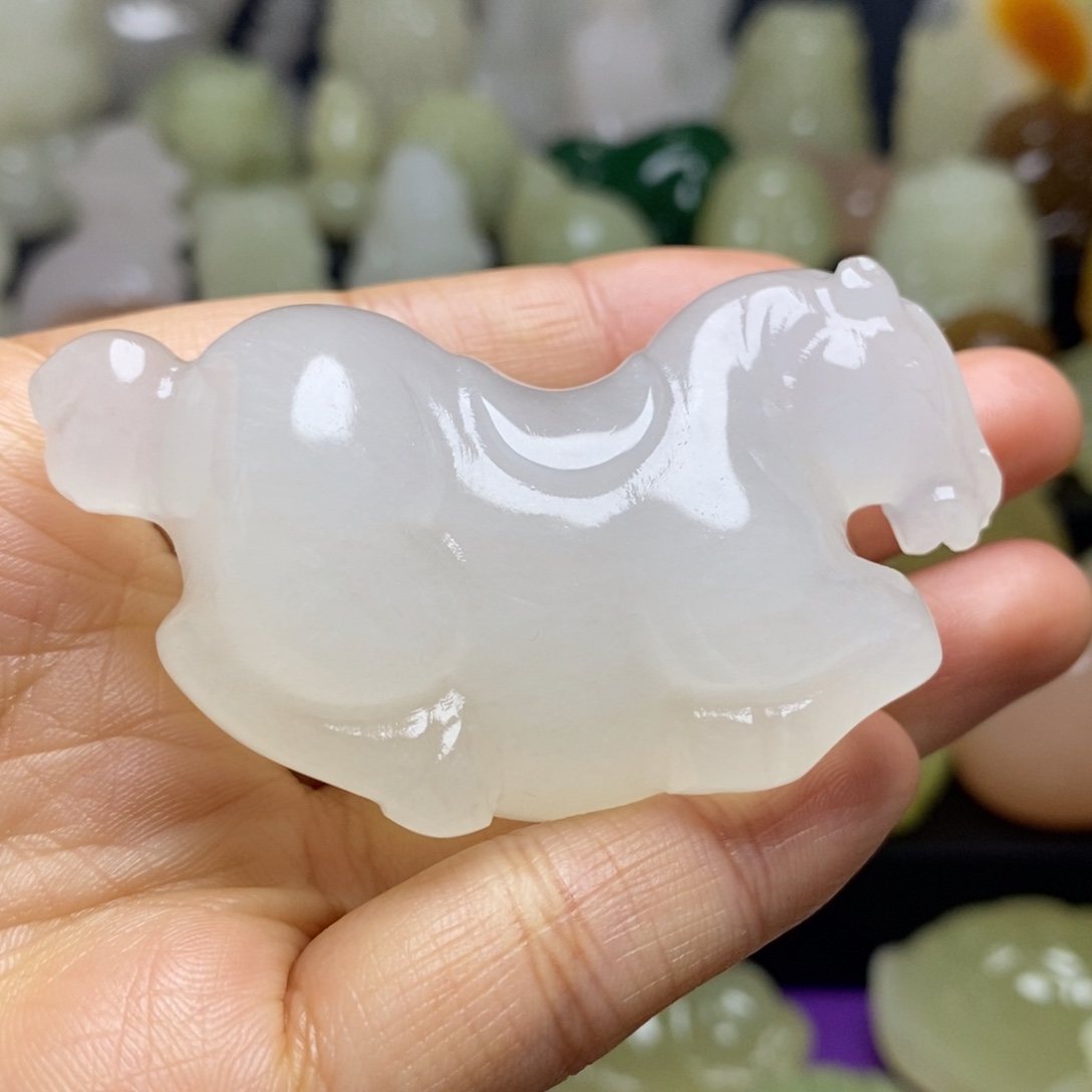 玉小马天然桌面小摆件