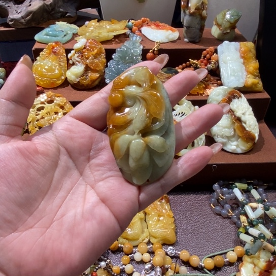 用***0蛇纹石玉未镶嵌颈饰