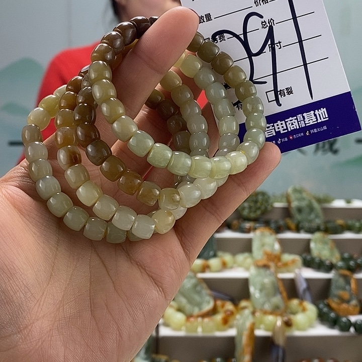 透闪石质玉手链未镶嵌有瑕