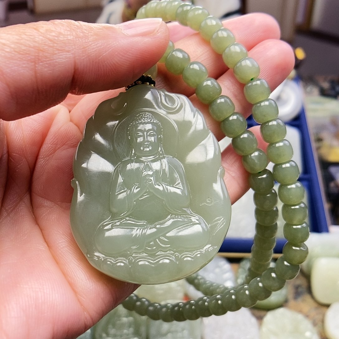 和田玉颈饰未镶嵌?****》