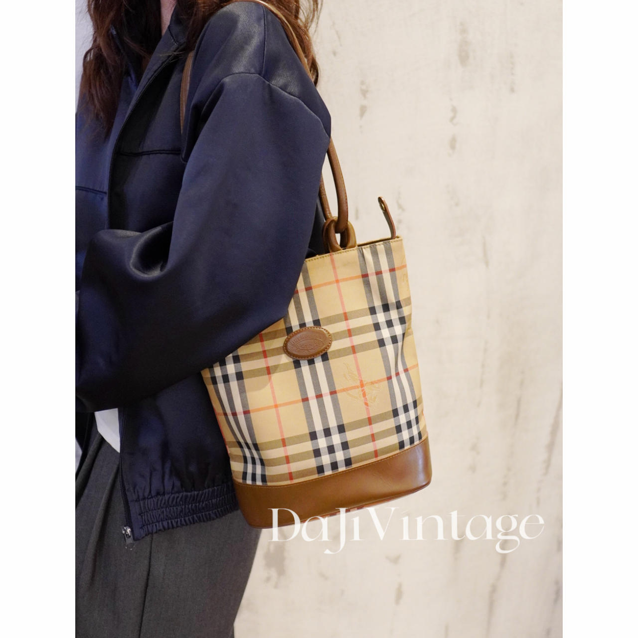 95新 BURBERRY/博柏利 大吉中古/ Burberry战马格纹水桶单肩包10.