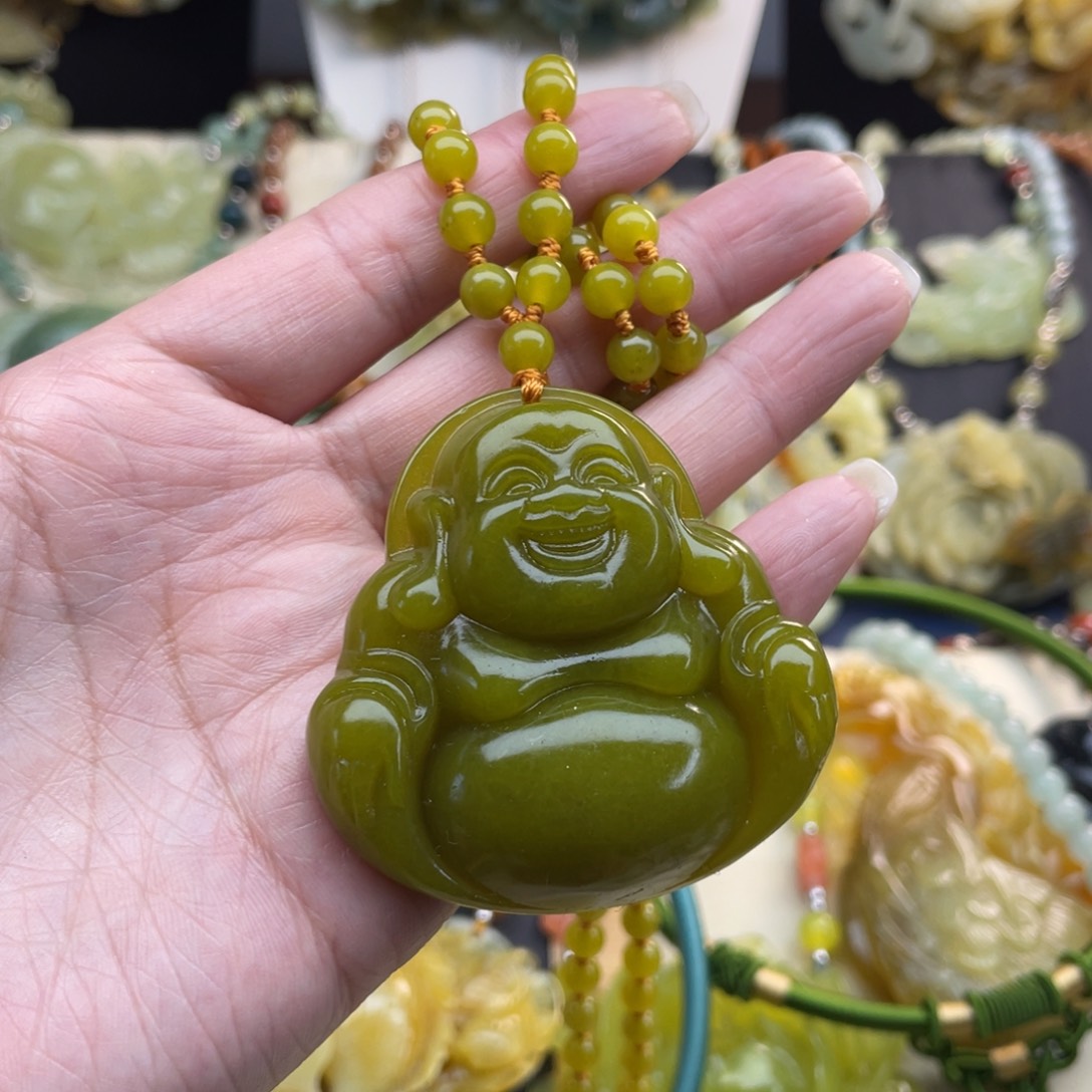 蛇纹石玉颈饰未镶嵌