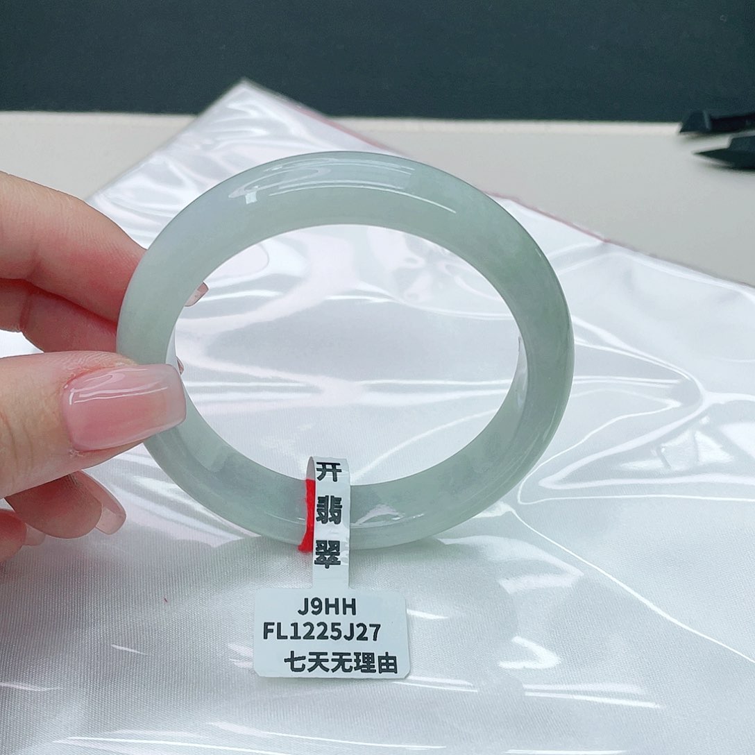 翡翠手镯未镶嵌正56