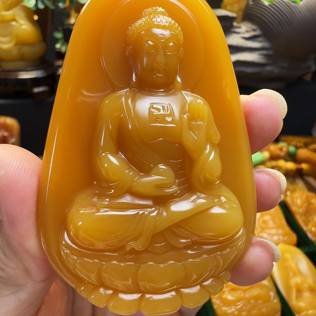 双***座未镶嵌石英质玉（黄龙玉）吊坠缅黄 大号大日如来