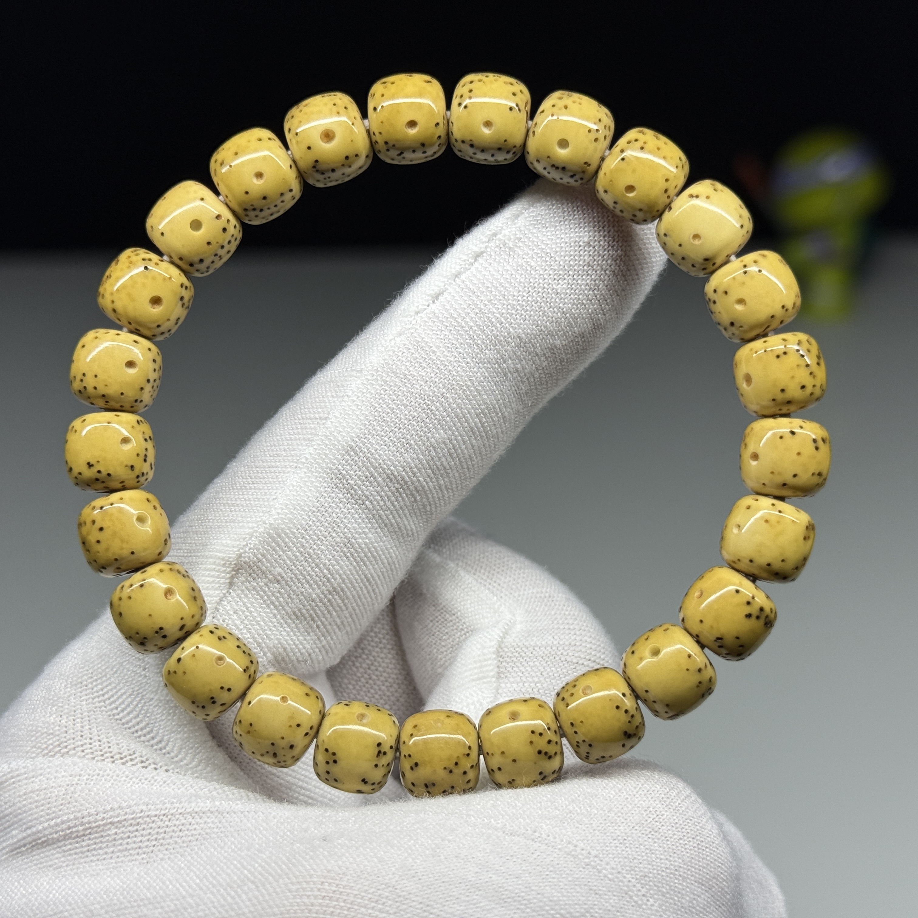 星月菩提手串 9X8 正月大留白老型桶 细星 同枝石玉瓷白料 已打底