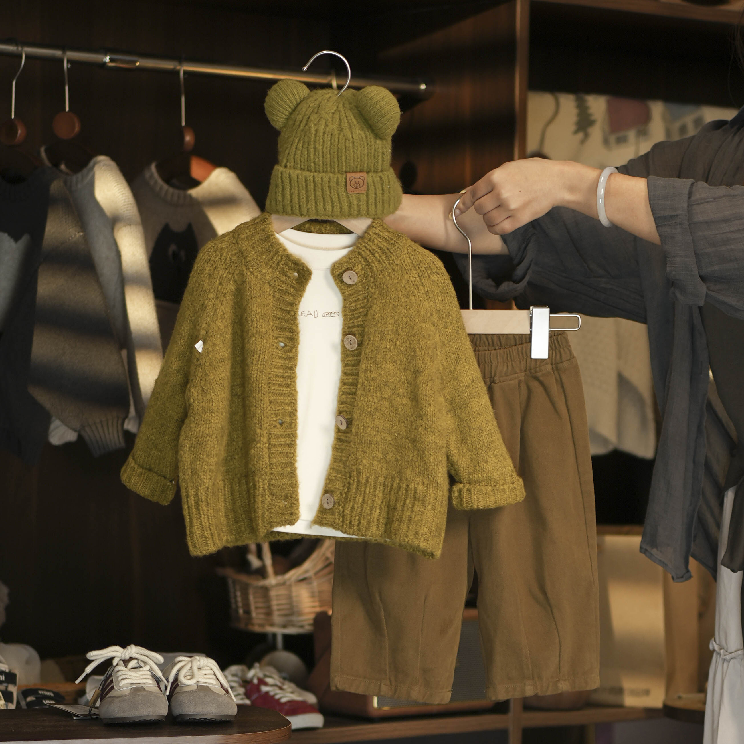  【俩只橙】《秋》暖阳~蒲草绿毛衣外套+小面包i打底衫+绒感休闲裤