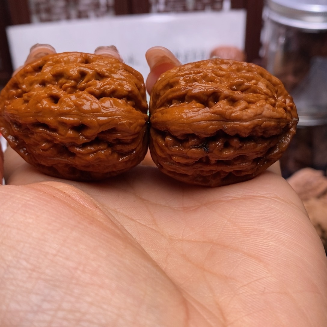 文玩核桃把件核桃129微瑕次有黄