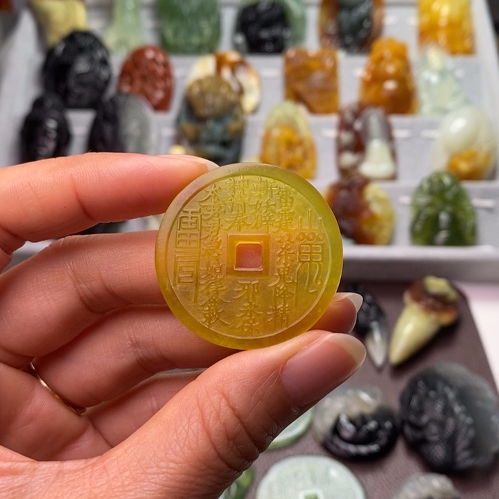 蛇纹石玉未镶嵌颈饰寬