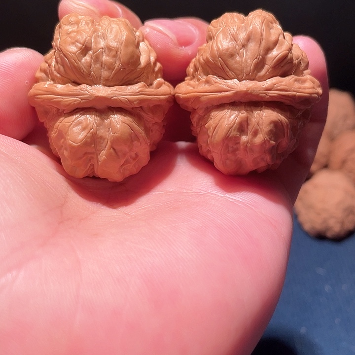 文玩核桃把件山地蛤蟆头