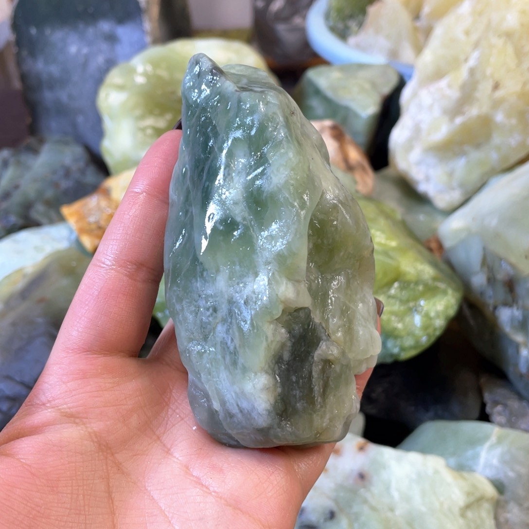 蛇纹石玉未镶嵌中国四大名玉简易