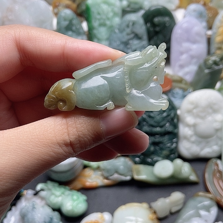 翡翠未镶嵌颈饰翡翠