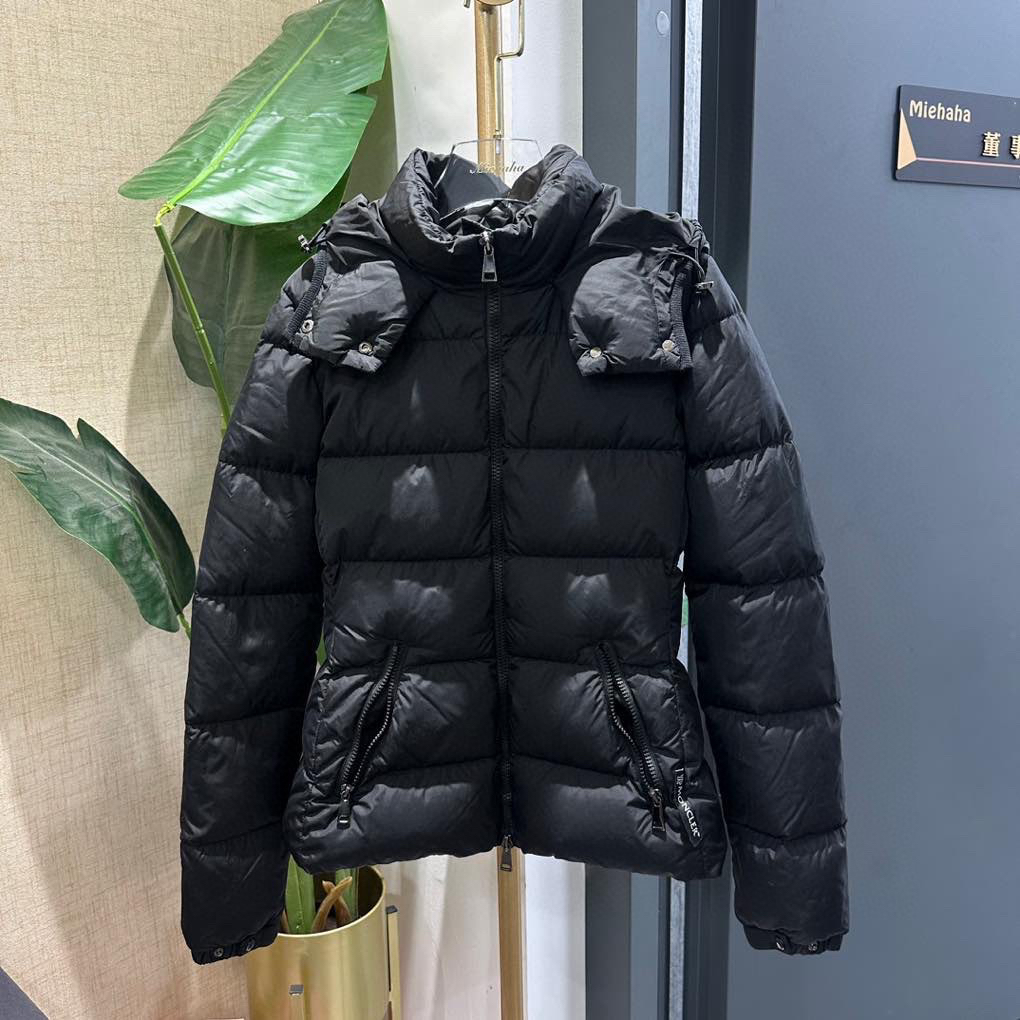 99新 蒙口 黑色连帽羽绒服 0码  