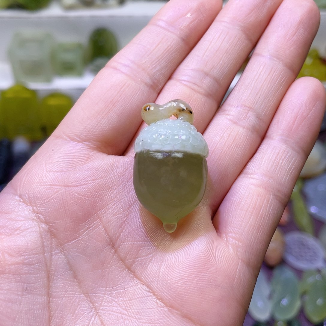 蛇纹石玉颈饰未镶嵌