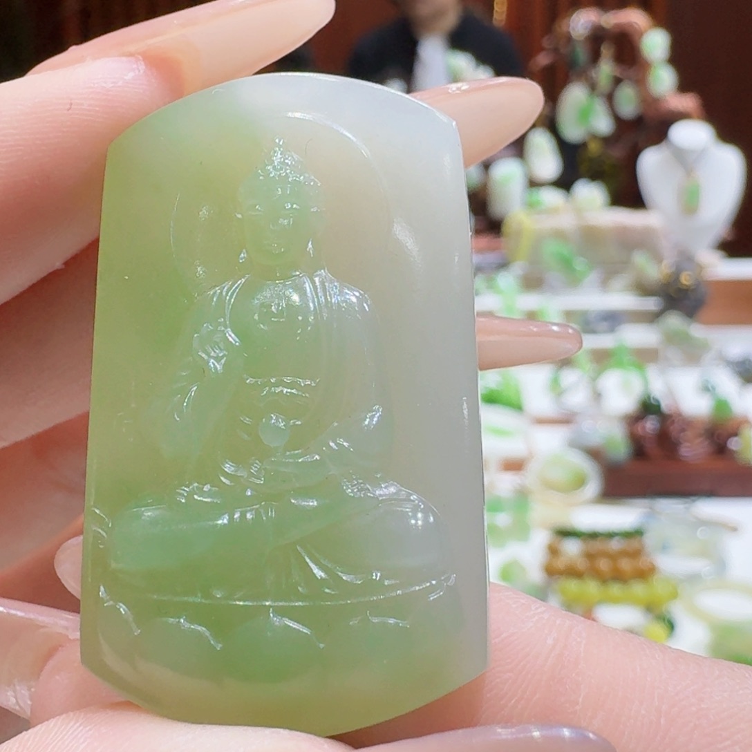 和田玉未镶嵌翠青大日如来