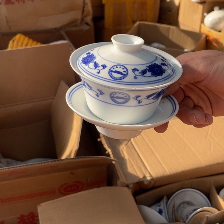 摆件陶瓷盘子碗砂锅都有