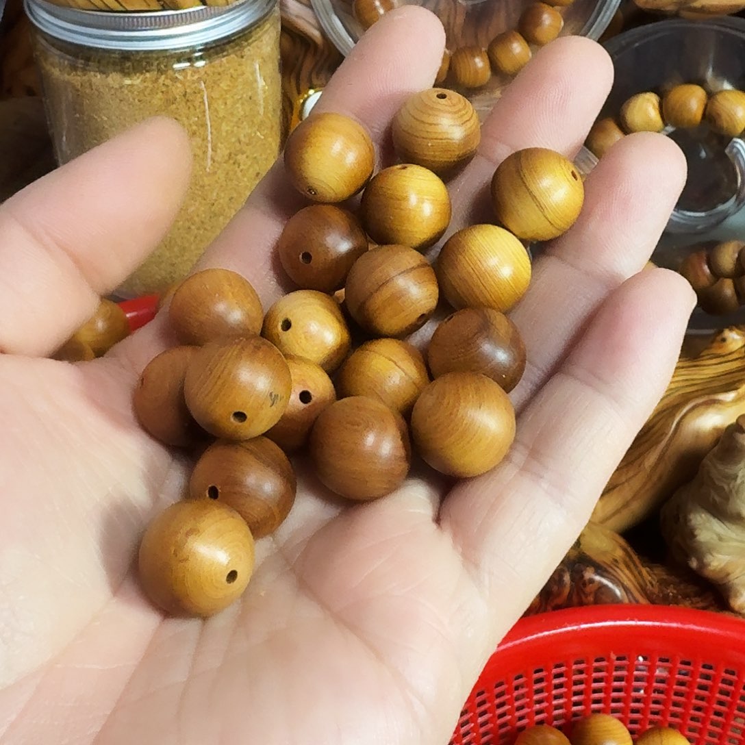 柏木（崖柏）四***月太行崖柏1.5干黑油18颗油线