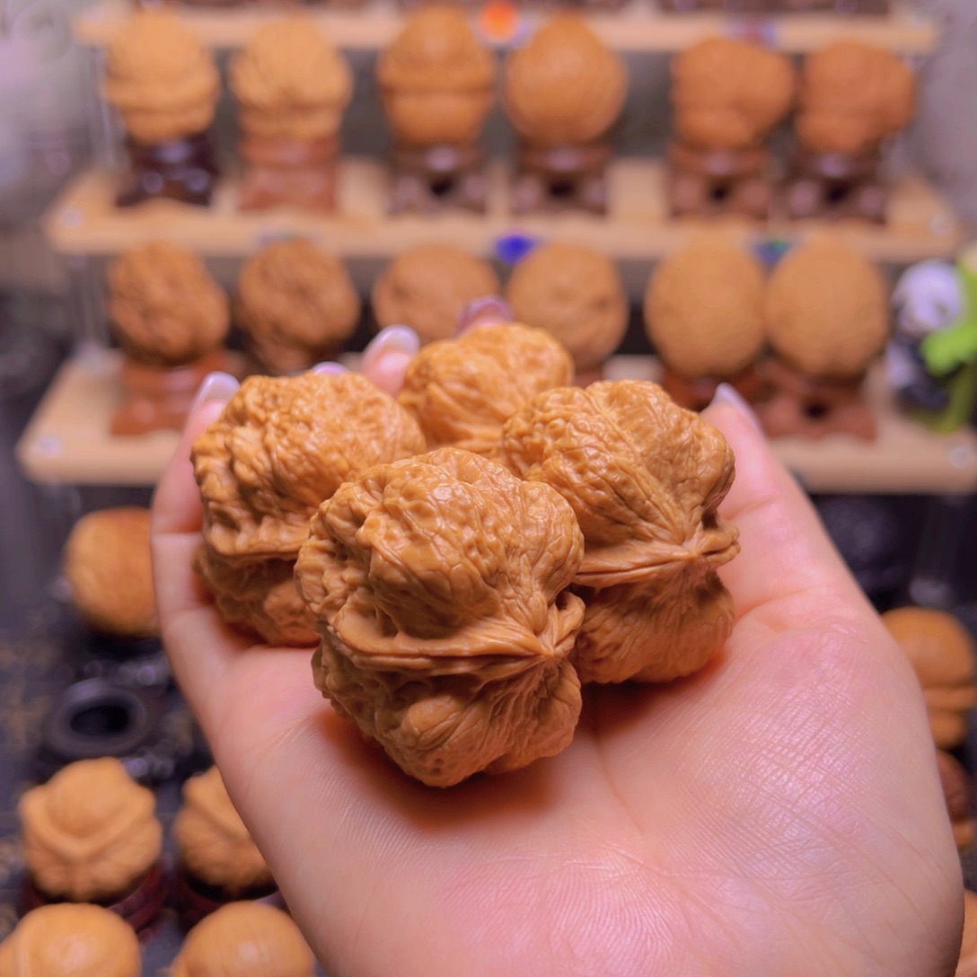 沈***青文玩核桃把件至尊龙脊2对H011