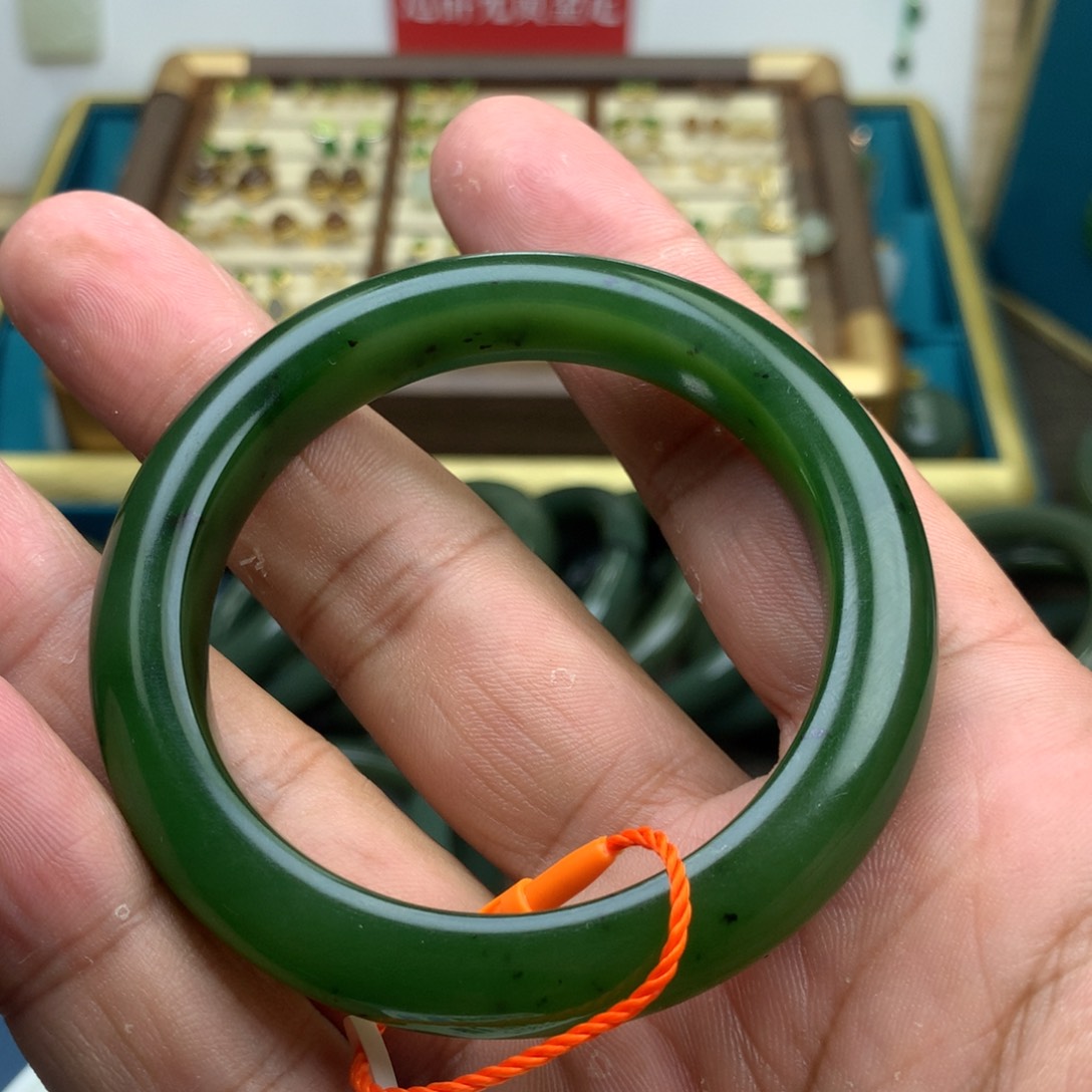 和田玉耳饰未镶嵌碧玉51.2圈