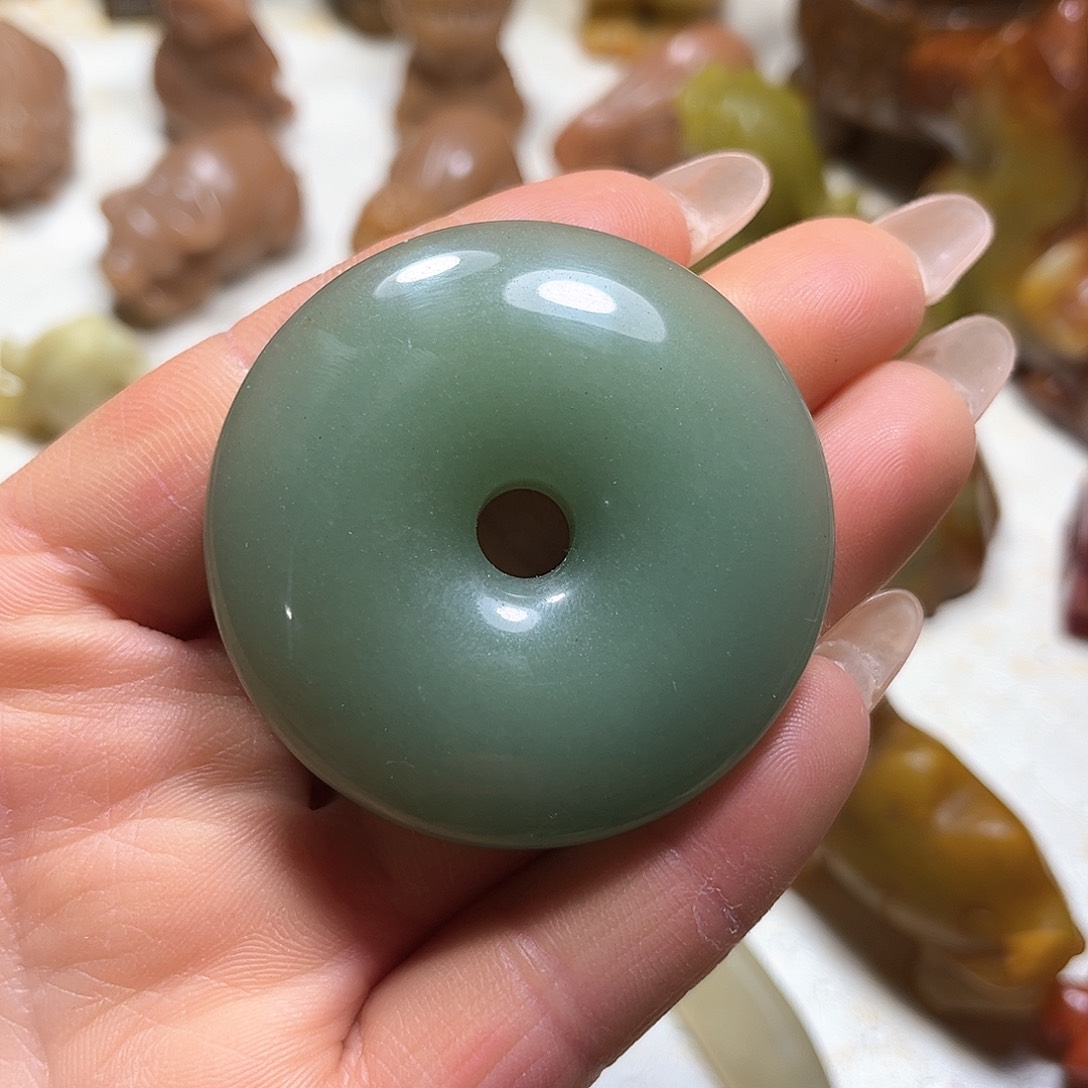 白玉菩提吊坠白玉菩提吊坠