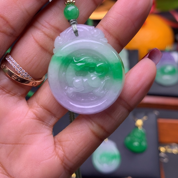 翡翠颈饰未镶嵌吊坠