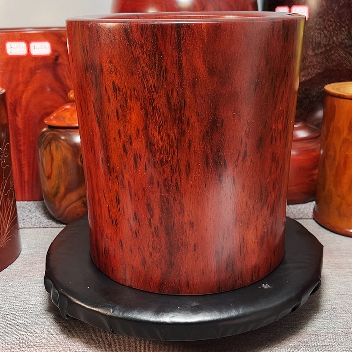 李***军紫檀红木高油性大笔筒