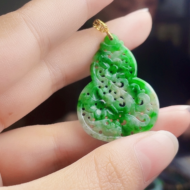 翡翠18K金镶嵌颈饰多样性